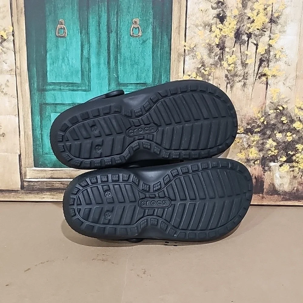 Crocs Classic Clogs Shoes Unisex Kid Sz M4 W6 Black Lined Heel Strap Perforated